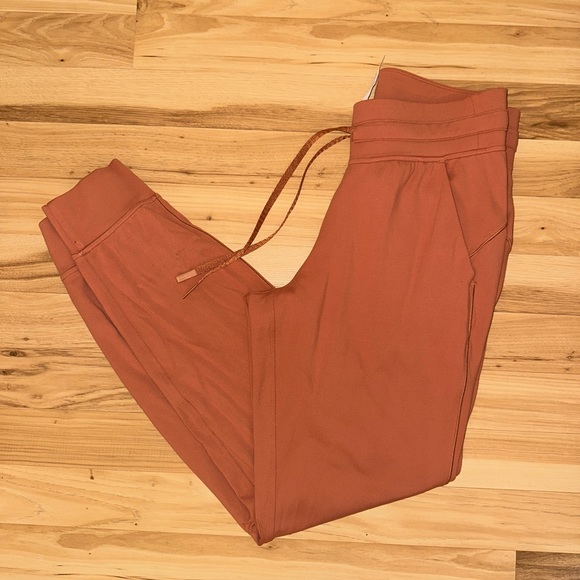Lululemon jogger - Picture 1 of 2